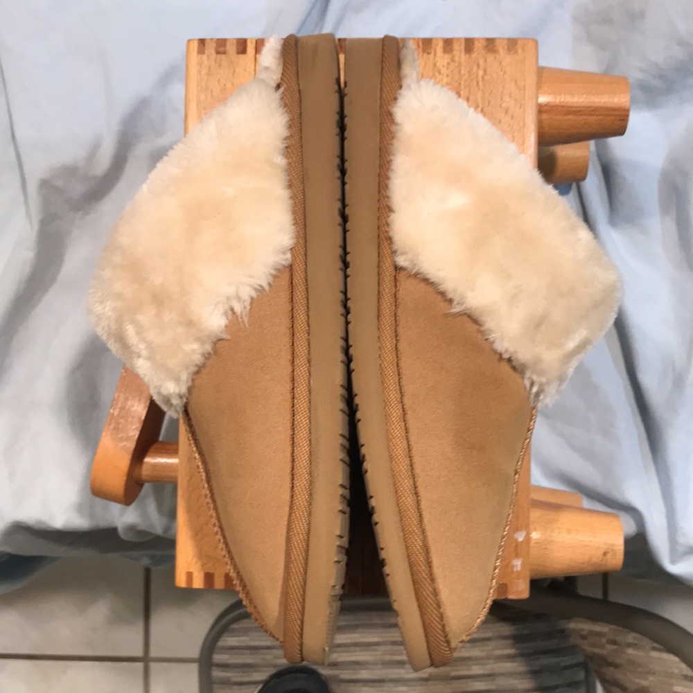 Minnetonka womens  8/M leather upper slippers final markdown no offers - Picture 10 of 12